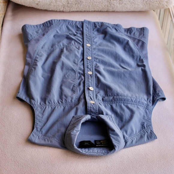 Mountain Hardware Sleeveless Button Down Top - Picture 1 of 8